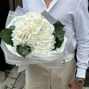 Букет из 3 гортензий и эвкалипта