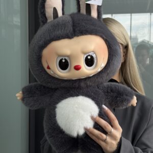 Игрушка Лабубу с крыльями