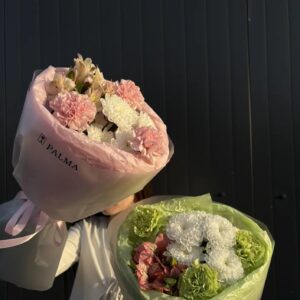 Сборный букет из хризантем и альстромерий